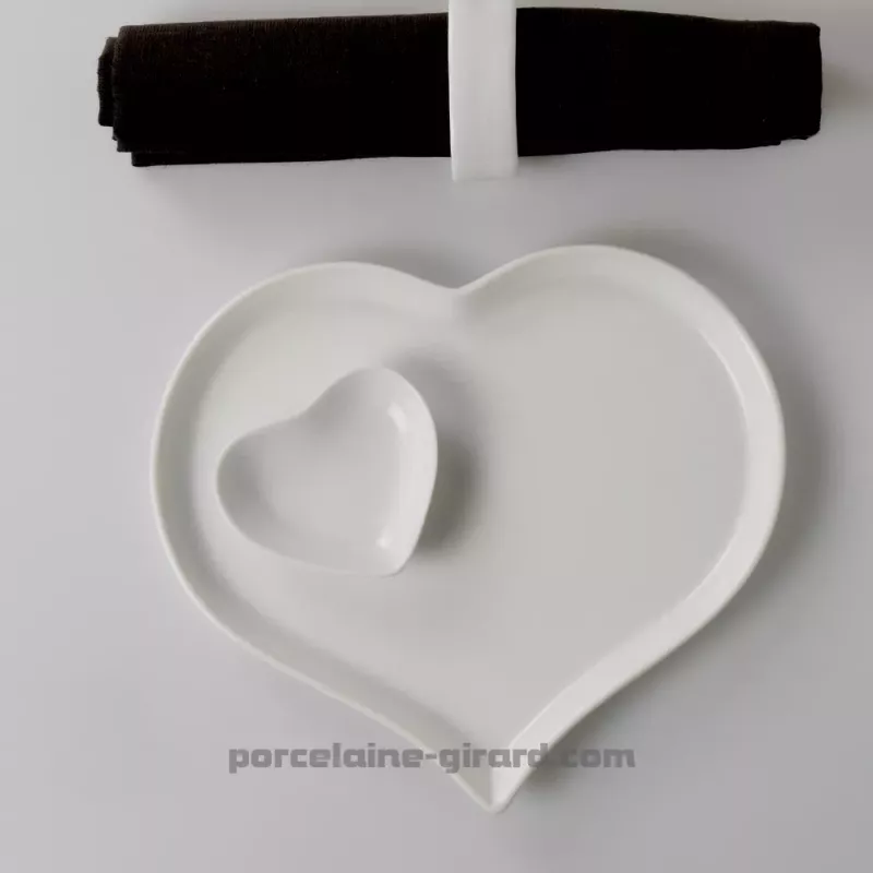 ASSIETTE OU PLATEAU  COEUR 21X17 CM  /